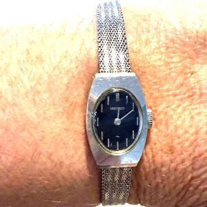 Seiko  vintage watch 11-7030 15x23mm Silver Tone W/Drk Blue Face & Safety Chain